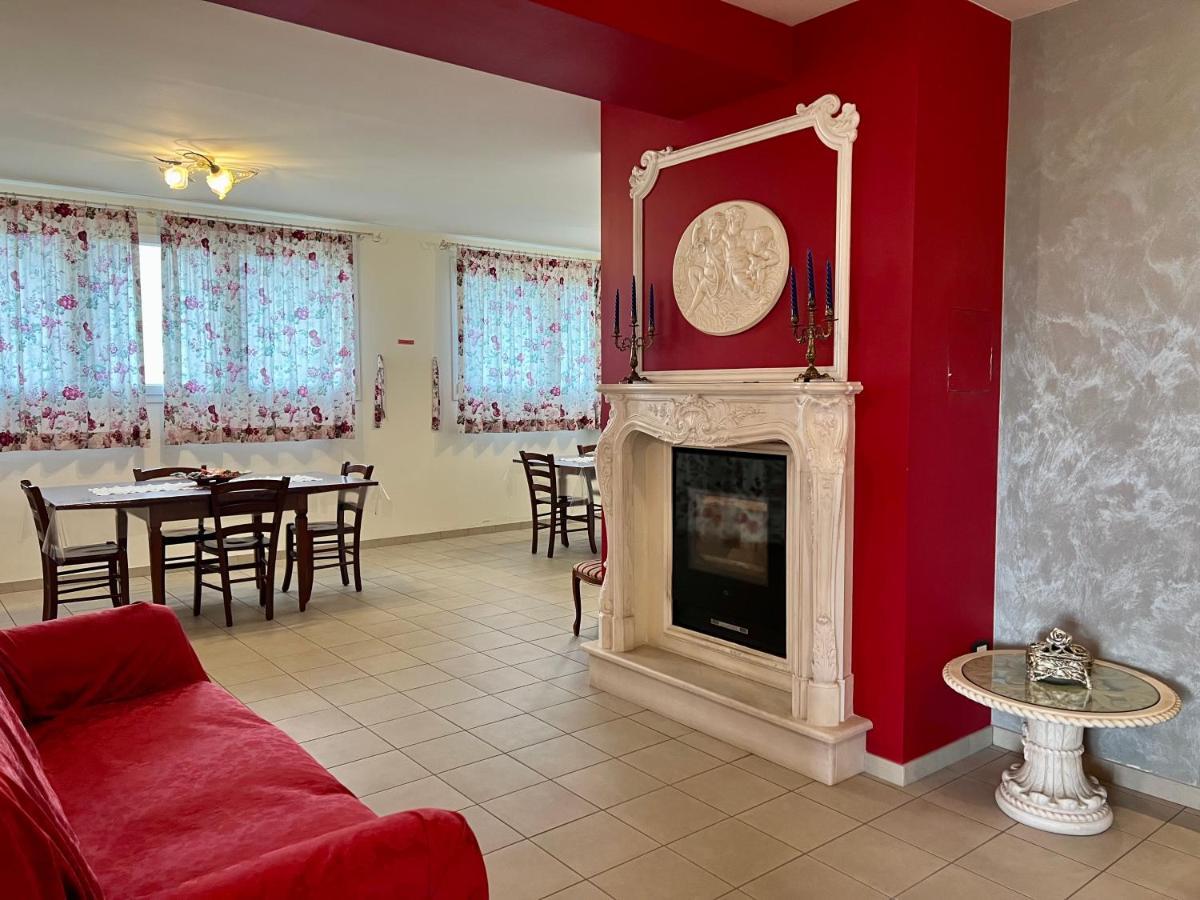 Agriturismo Le Essenze - Terrazza Sulla Romagna Cesena Eksteriør billede